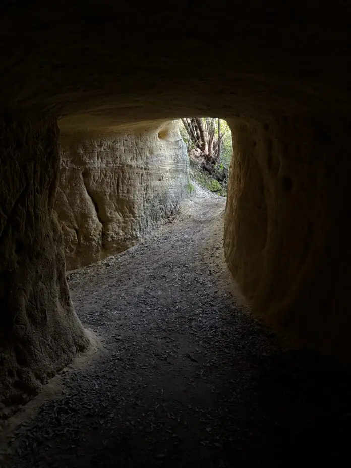 Ingresso grotte gialle