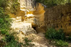 Esterno grotte gialle